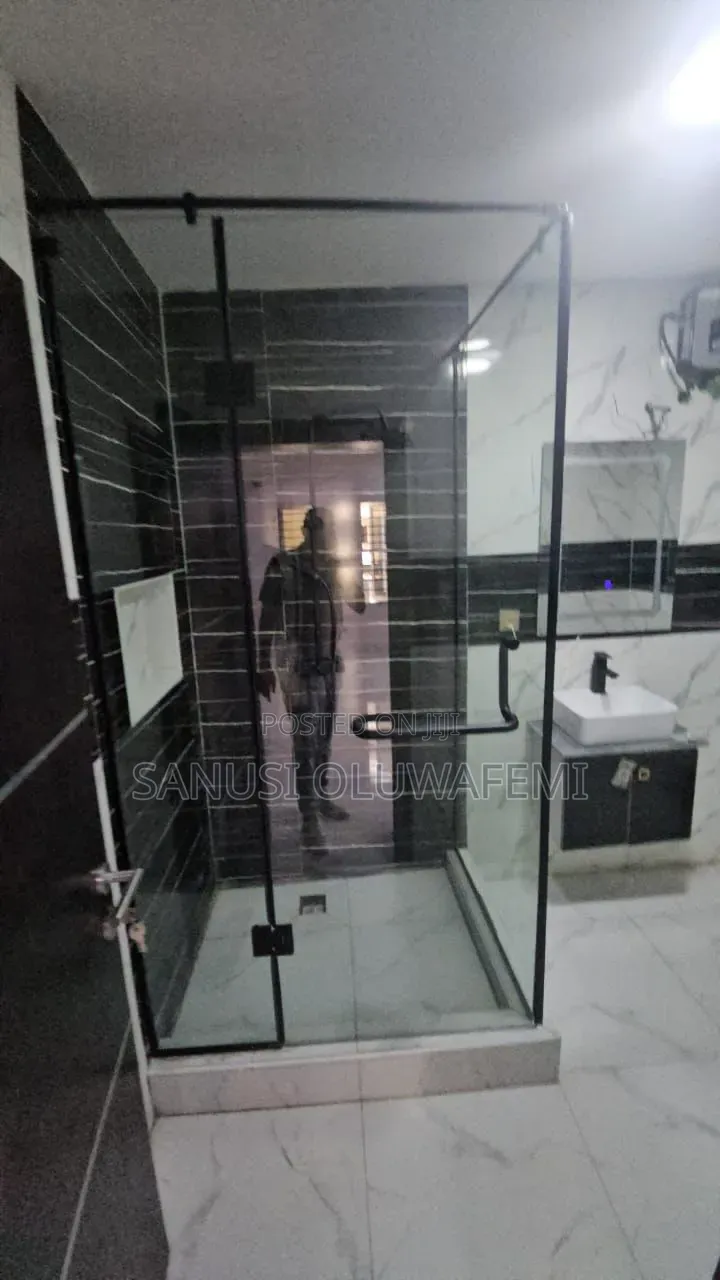 2bdrm Block of Flats in Ikate for sale in Ikate