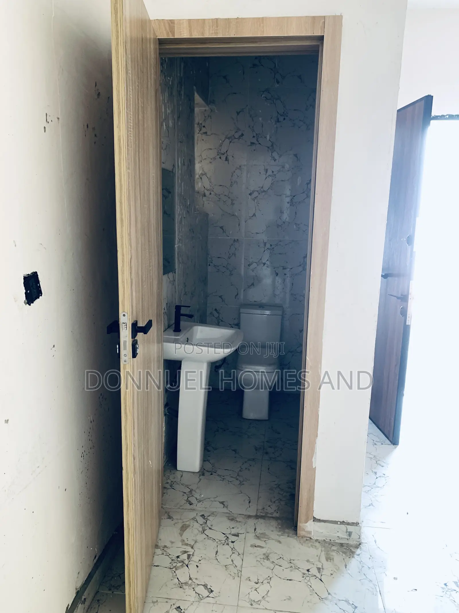 5bdrm Duplex in Lekki Expressway for sale in Lekki Expressway