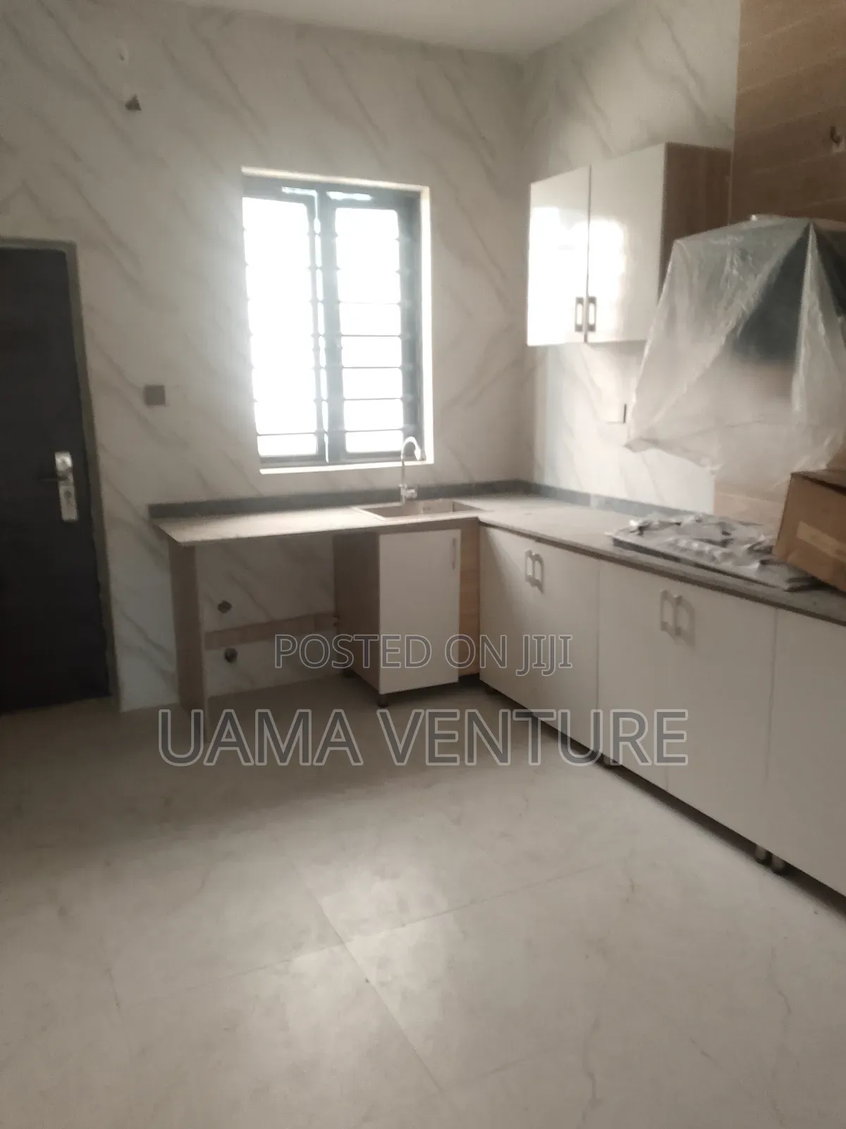 4bdrm Townhouse/Terrace in Off Lekki-Epe Expressway for Sale in Off Lekki-Epe Expressway