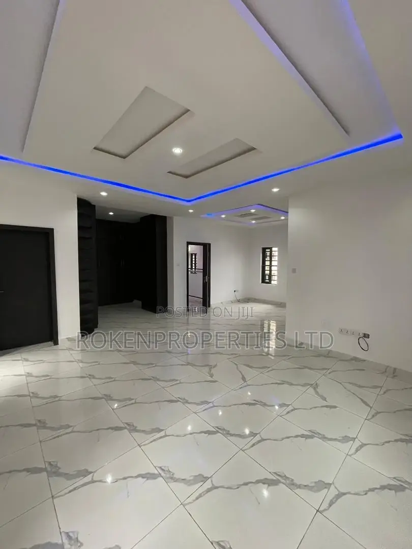 5bdrm Duplex in Malami Estate for sale in Oluyole Estate