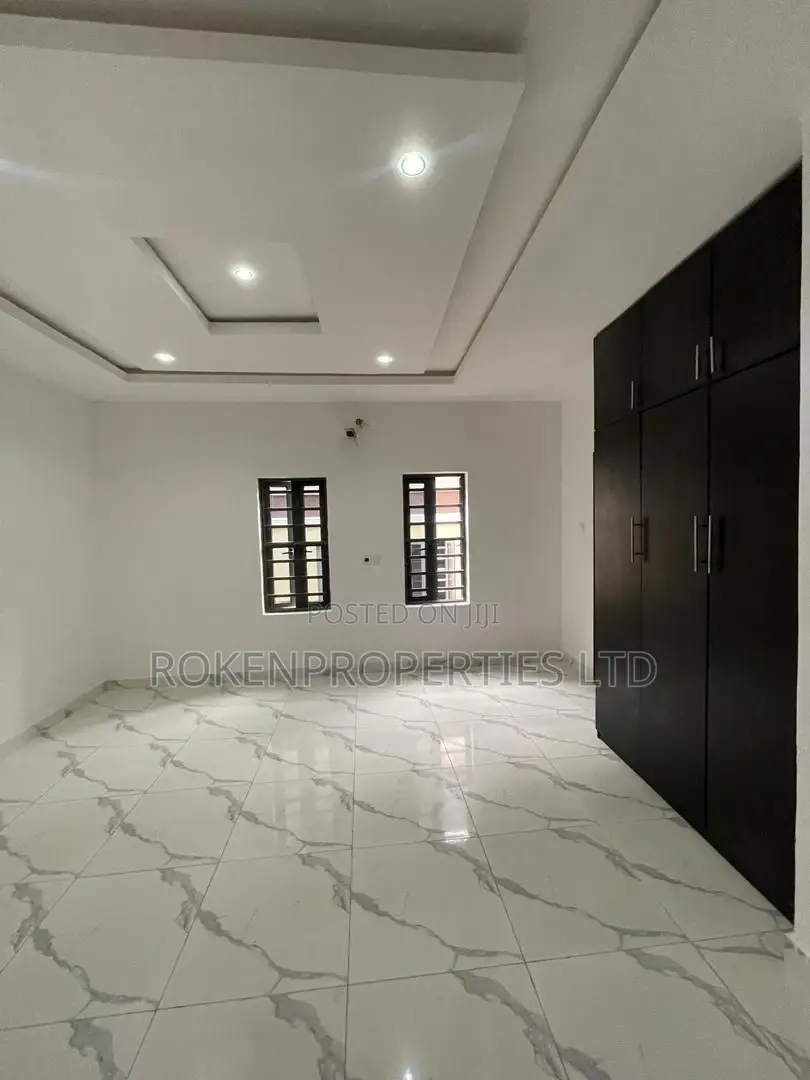 5bdrm Duplex in Malami Estate for sale in Oluyole Estate