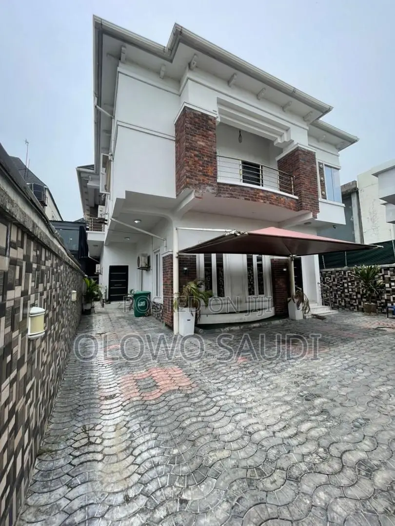5bdrm Duplex in Chevron for rent in Chevron
