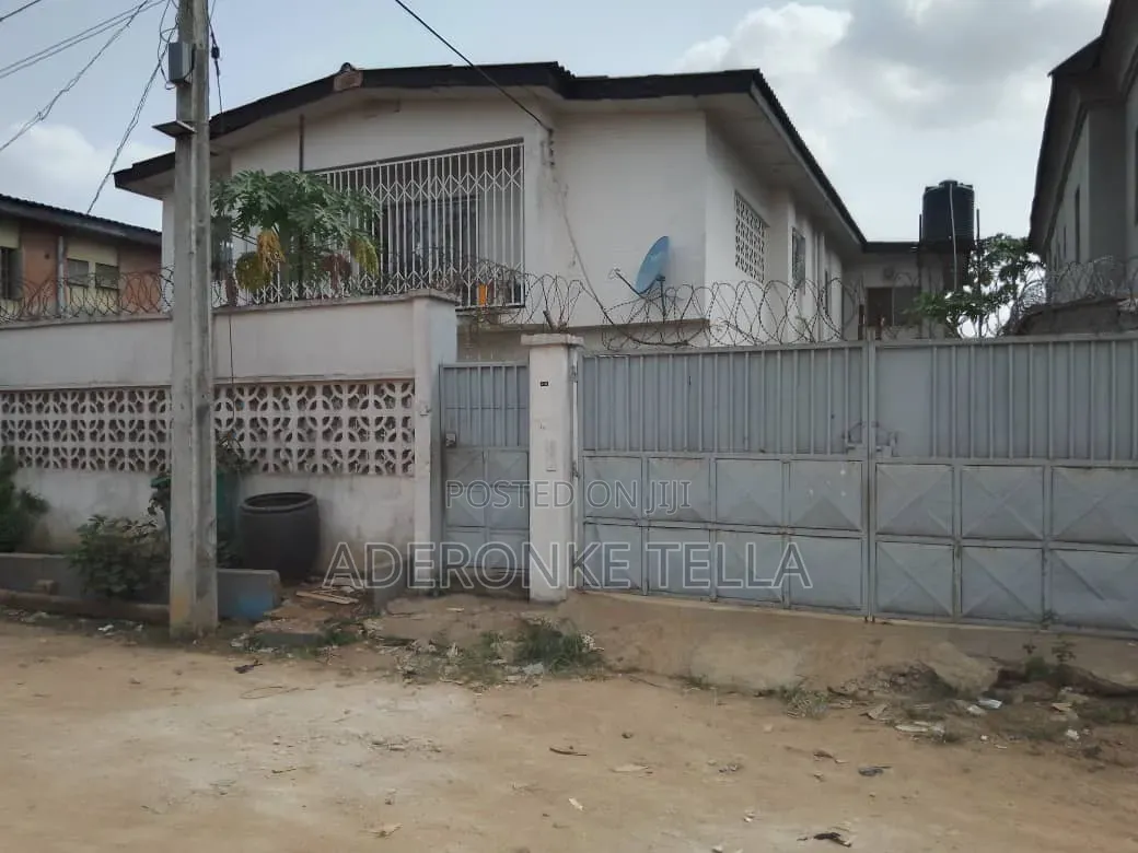 Furnished 4bdrm Duplex in Akowonjo for sale in Akowonjo