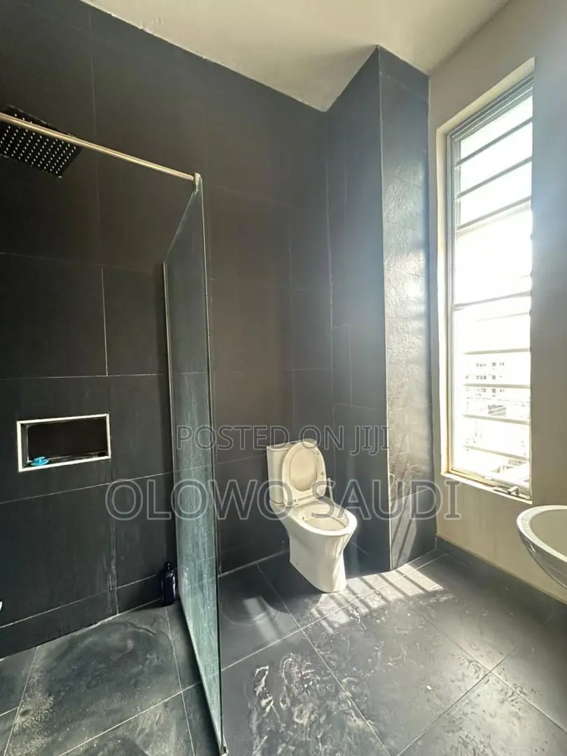 3bdrm Apartment in Vi Lagos, Victoria Island for rent in Victoria Island