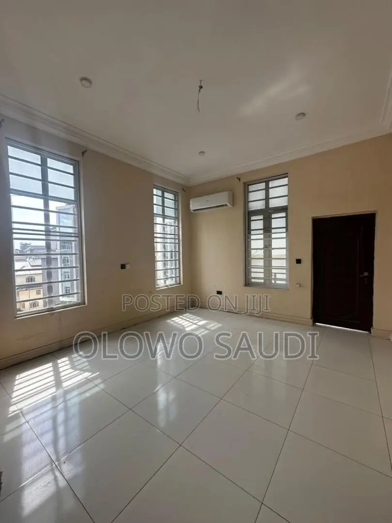 3bdrm Apartment in Vi Lagos, Victoria Island for rent in Victoria Island