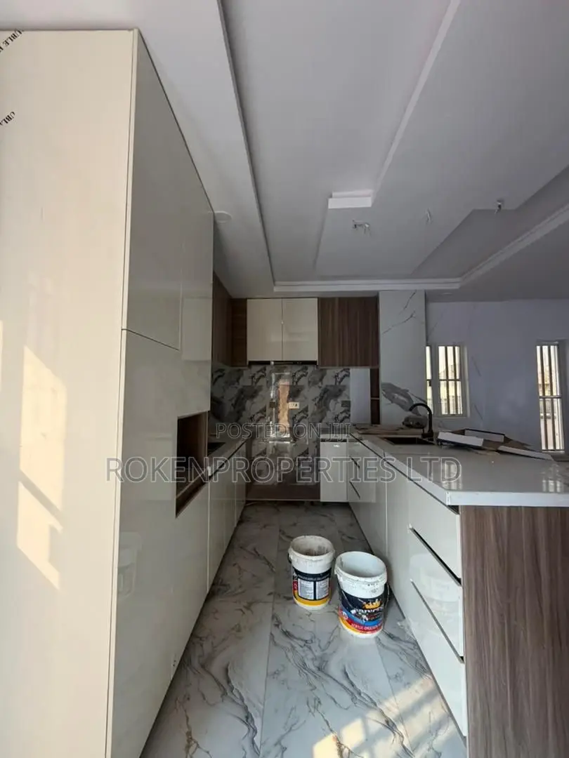 4bdrm Duplex in Calton Gate Gra, for sale in Akobo