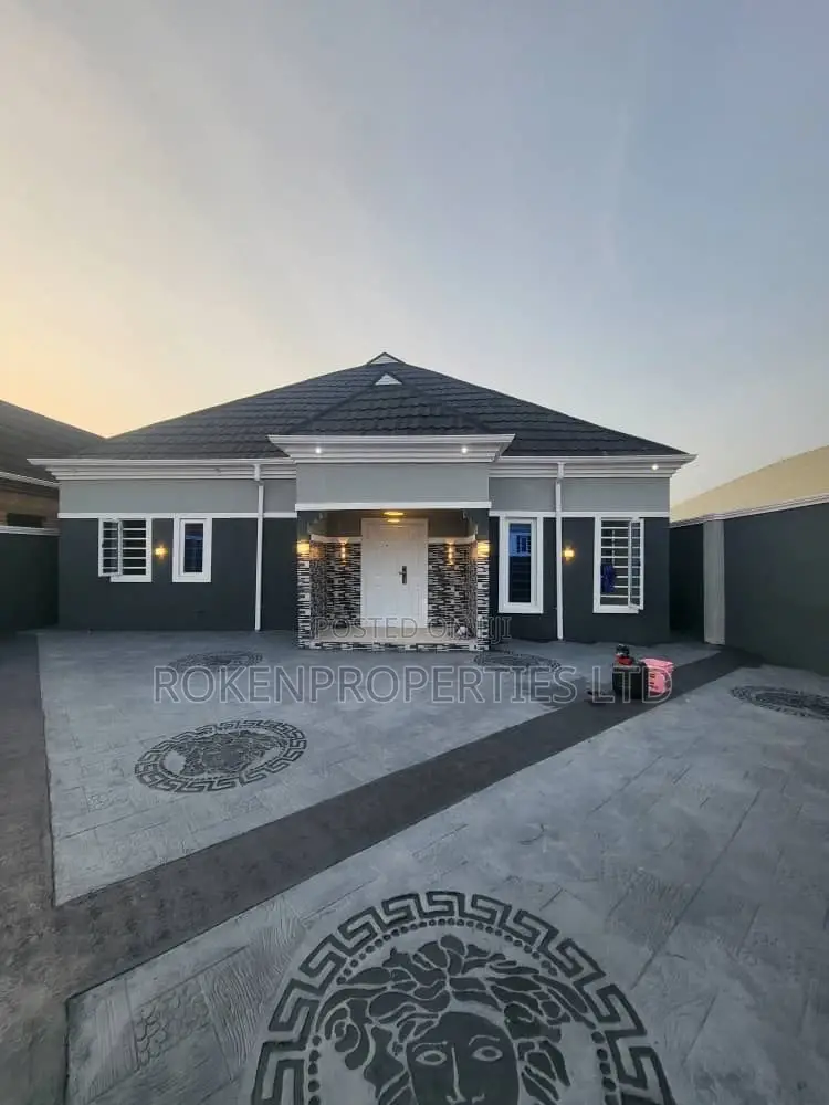 3bdrm Bungalow in Success Estate, Akala Express for sale in Akala Express