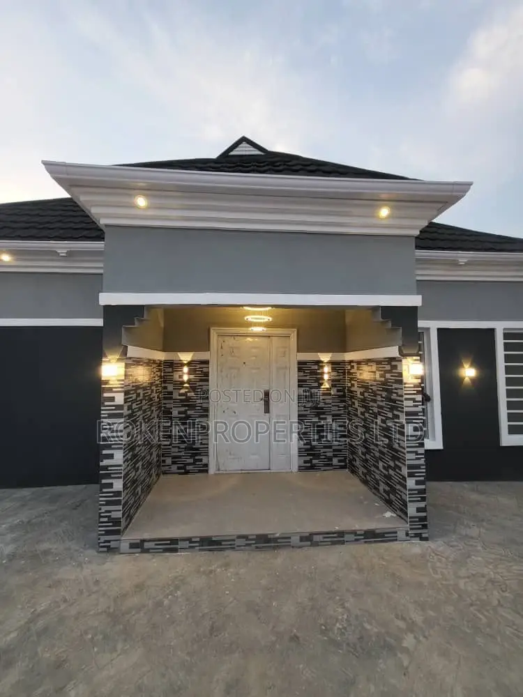 3bdrm Bungalow in Success Estate, Akala Express for sale in Akala Express