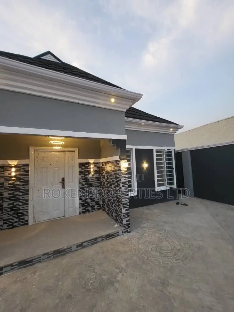 3bdrm Bungalow in Success Estate, Akala Express for sale in Akala Express