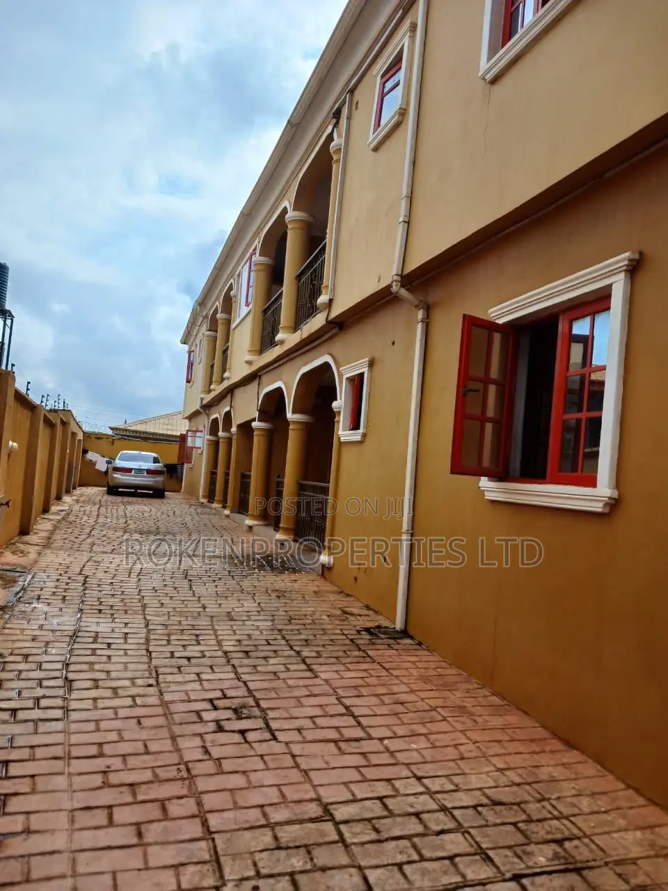 3bdrm Block of Flats in Elewuro, Akobo for sale in Akobo