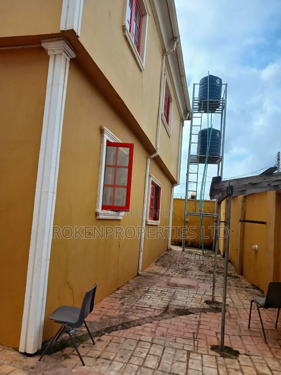 3bdrm Block of Flats in Elewuro, Akobo for sale in Akobo