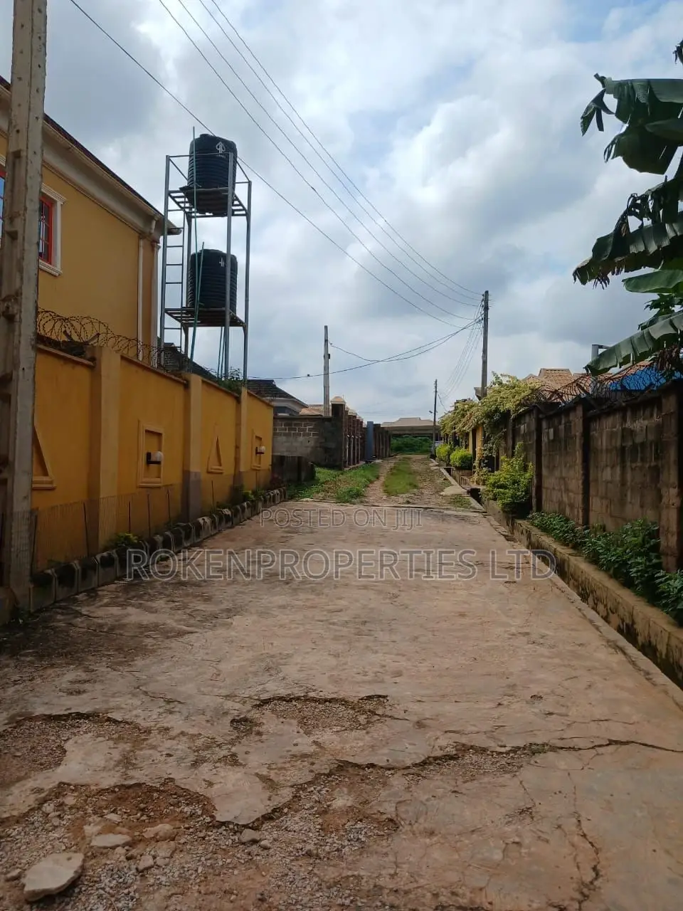 3bdrm Block of Flats in Elewuro, Akobo for sale in Akobo