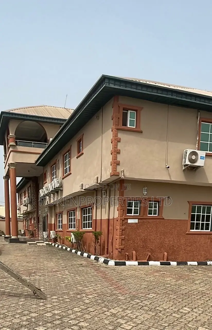 20bdrm Block of Flats in Adetokun Estate, Ologuneru for sale in Ologuneru