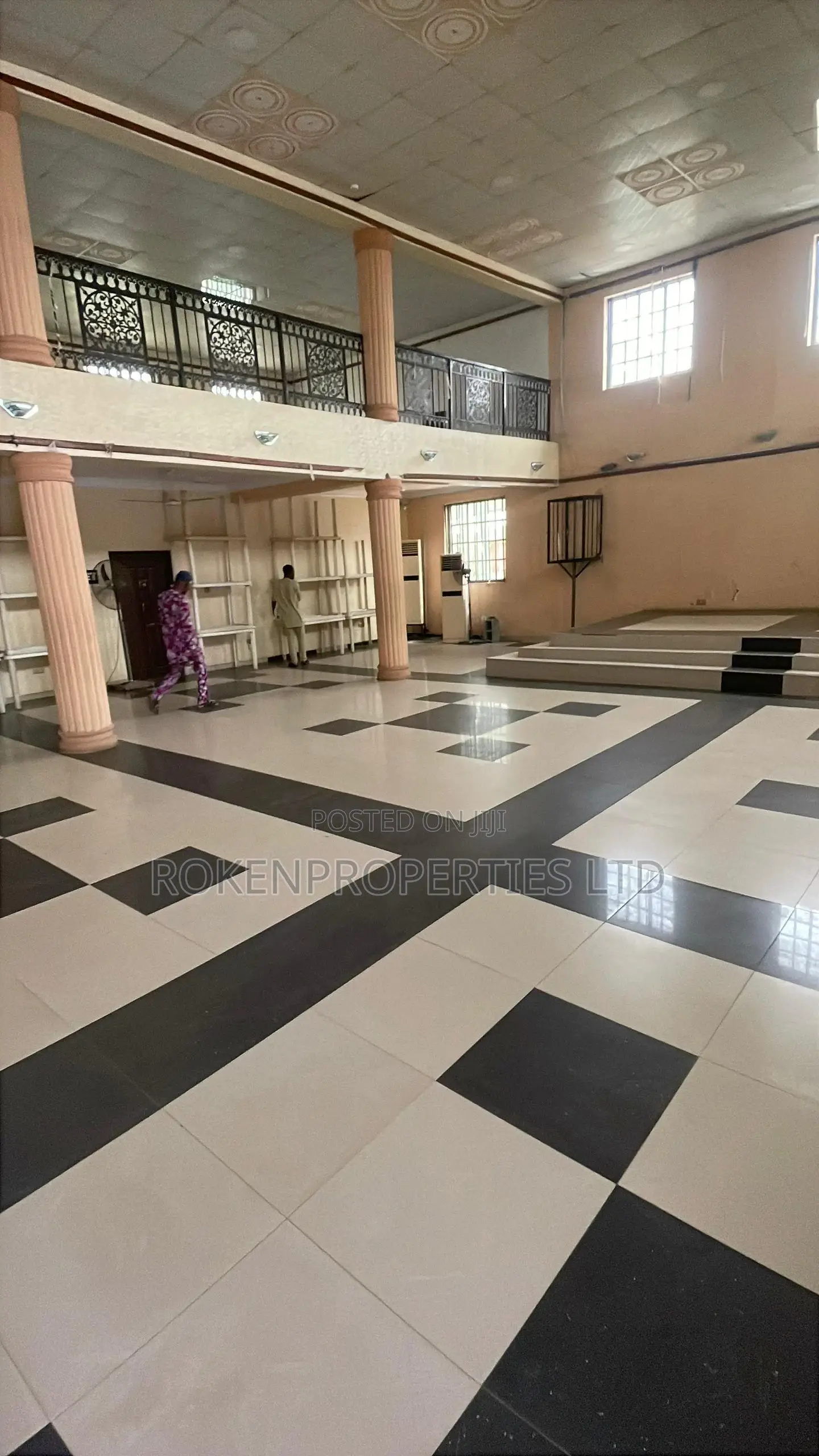 20bdrm Block of Flats in Adetokun Estate, Ologuneru for sale in Ologuneru