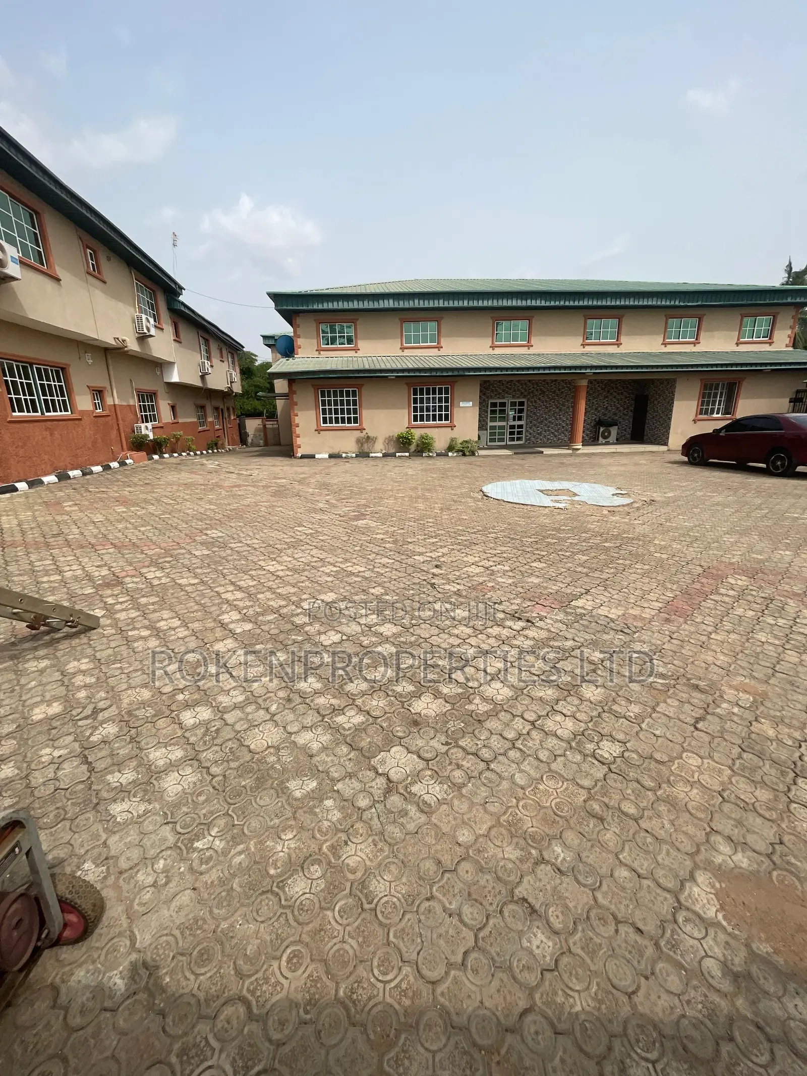 20bdrm Block of Flats in Adetokun Estate, Ologuneru for sale in Ologuneru