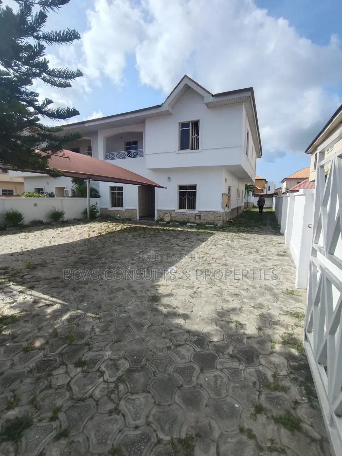 4bdrm Duplex in Ilaje / Lekki for sale in Ilaje / Lekki