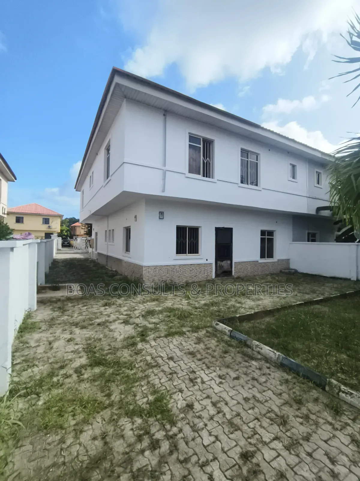 4bdrm Duplex in Ilaje / Lekki for sale in Ilaje / Lekki