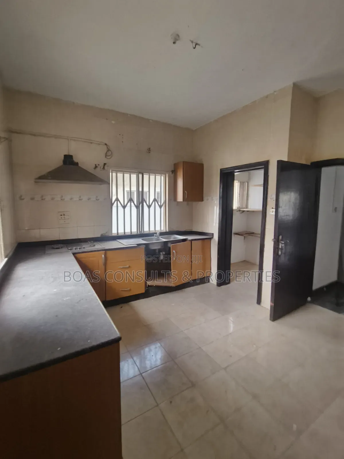 4bdrm Duplex in Ilaje / Lekki for sale in Ilaje / Lekki