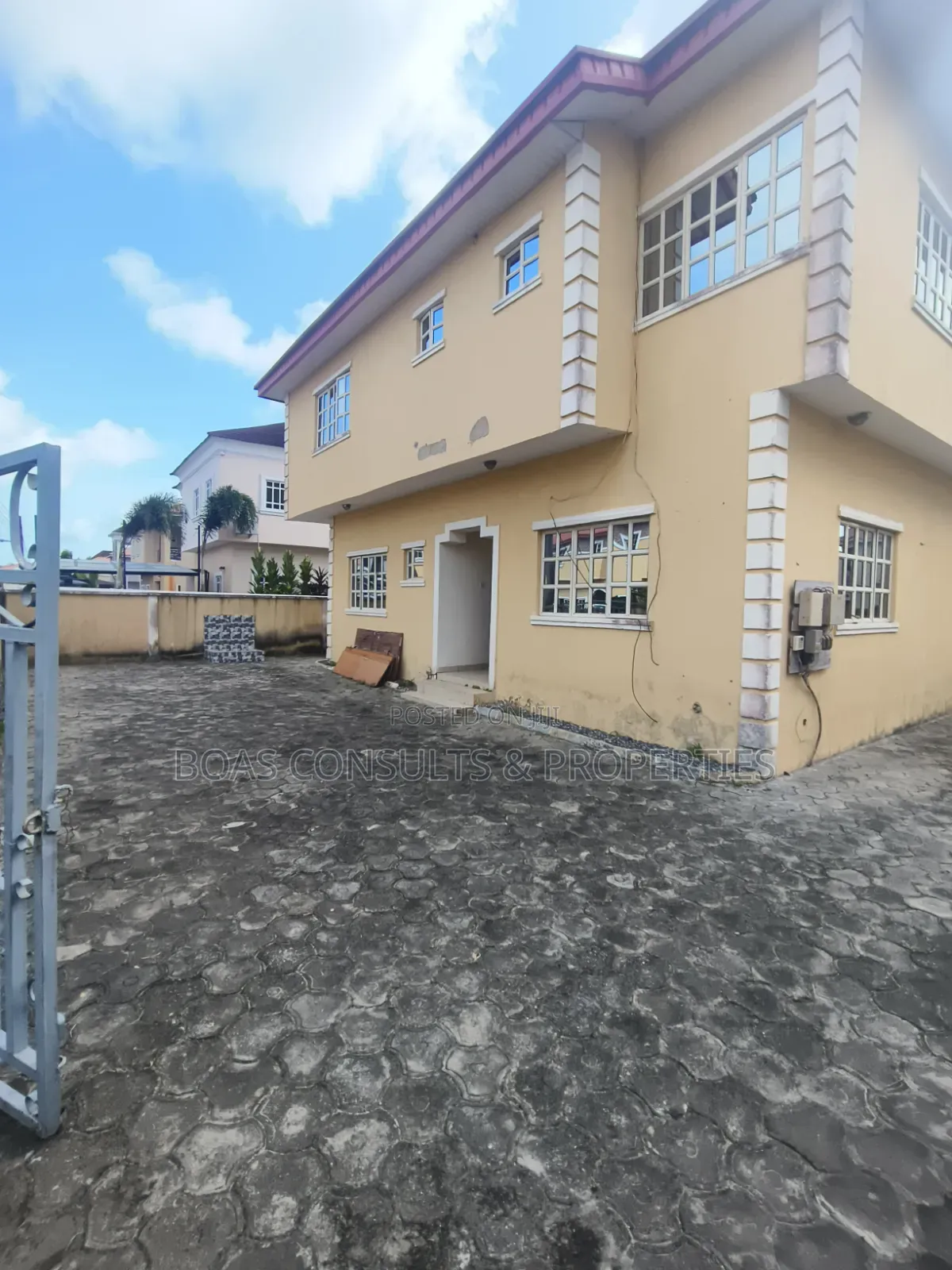 5bdrm Duplex in Ilaje / Lekki for sale in Ilaje / Lekki