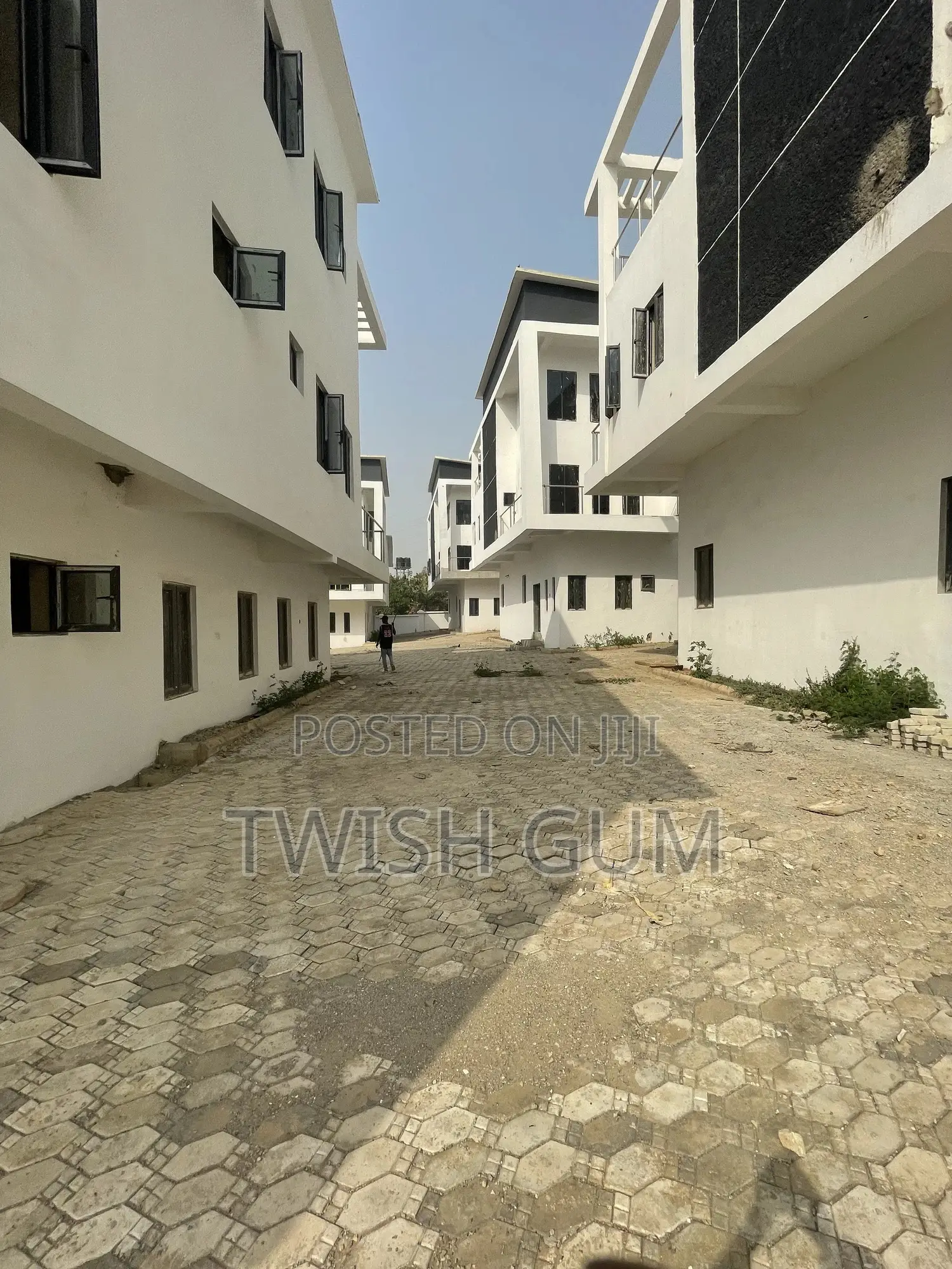 6bdrm Duplex in Blackdot Shelters., Guzape District for sale in Guzape District