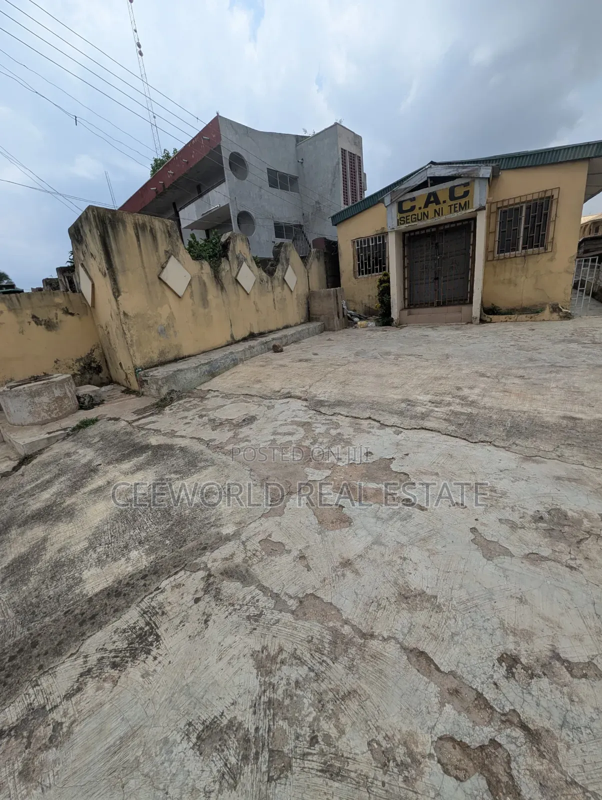 A Self Compound Mini Warehouse at Orita Challenge Ibadan in CHallenge / Ibadan