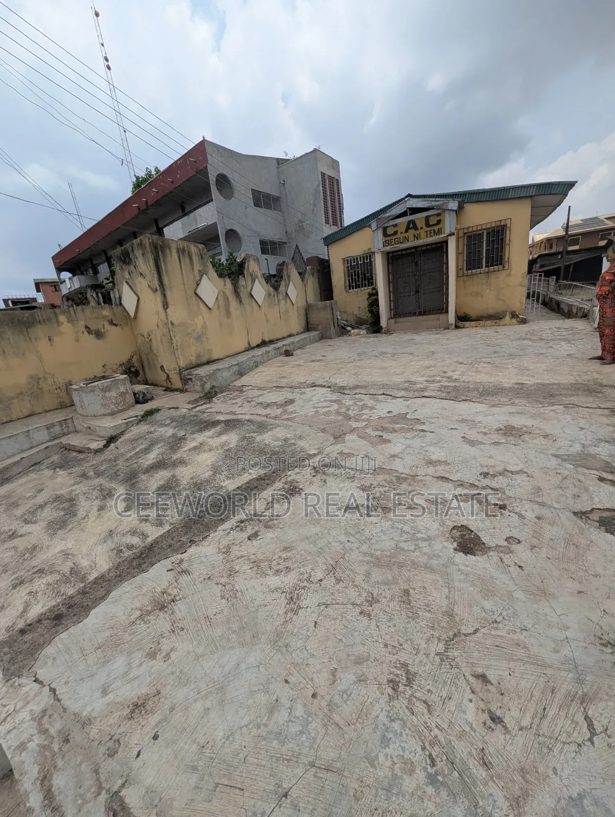 A Self Compound Mini Warehouse at Orita Challenge Ibadan in CHallenge / Ibadan