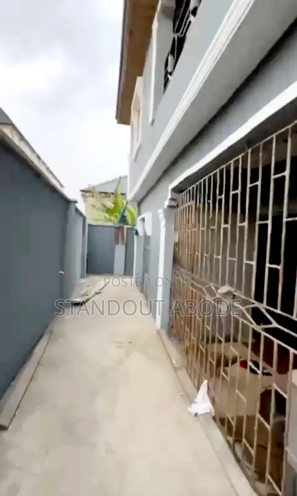 3bdrm Block of Flats in Ige Estate, Alagbado for sale in Alagbado
