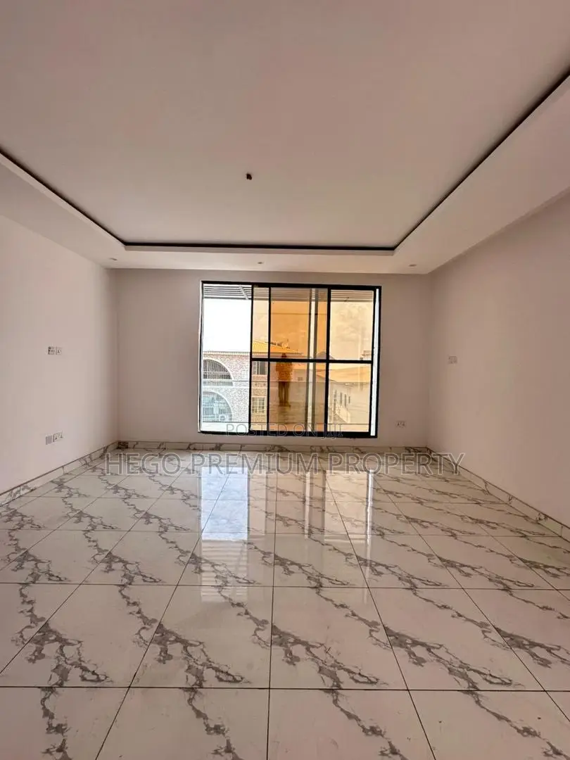 4bdrm Apartment in Ologolo Lekki With for sale in Ologolo