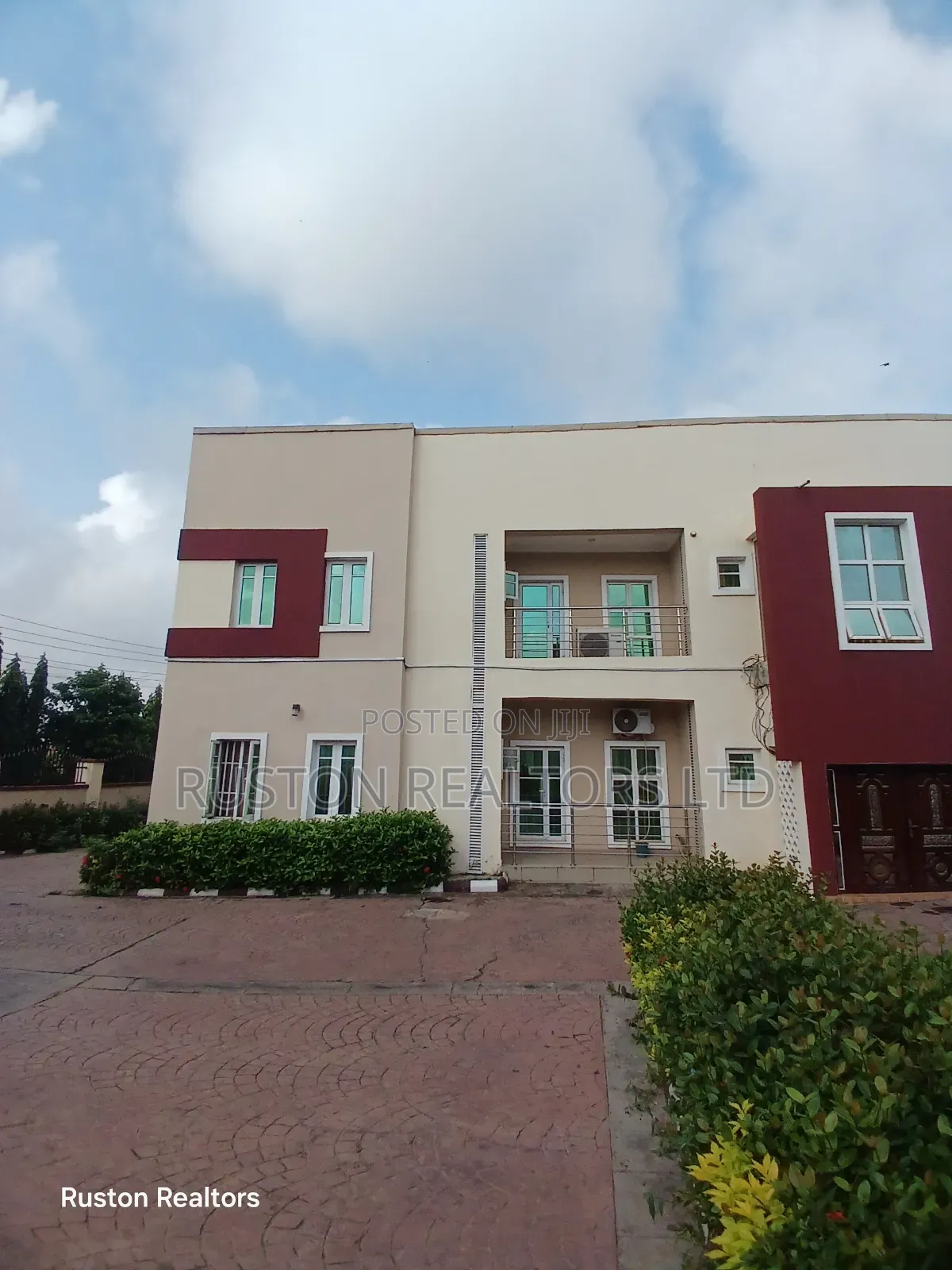 12bdrm Block of Flats in Akobo for sale in Akobo