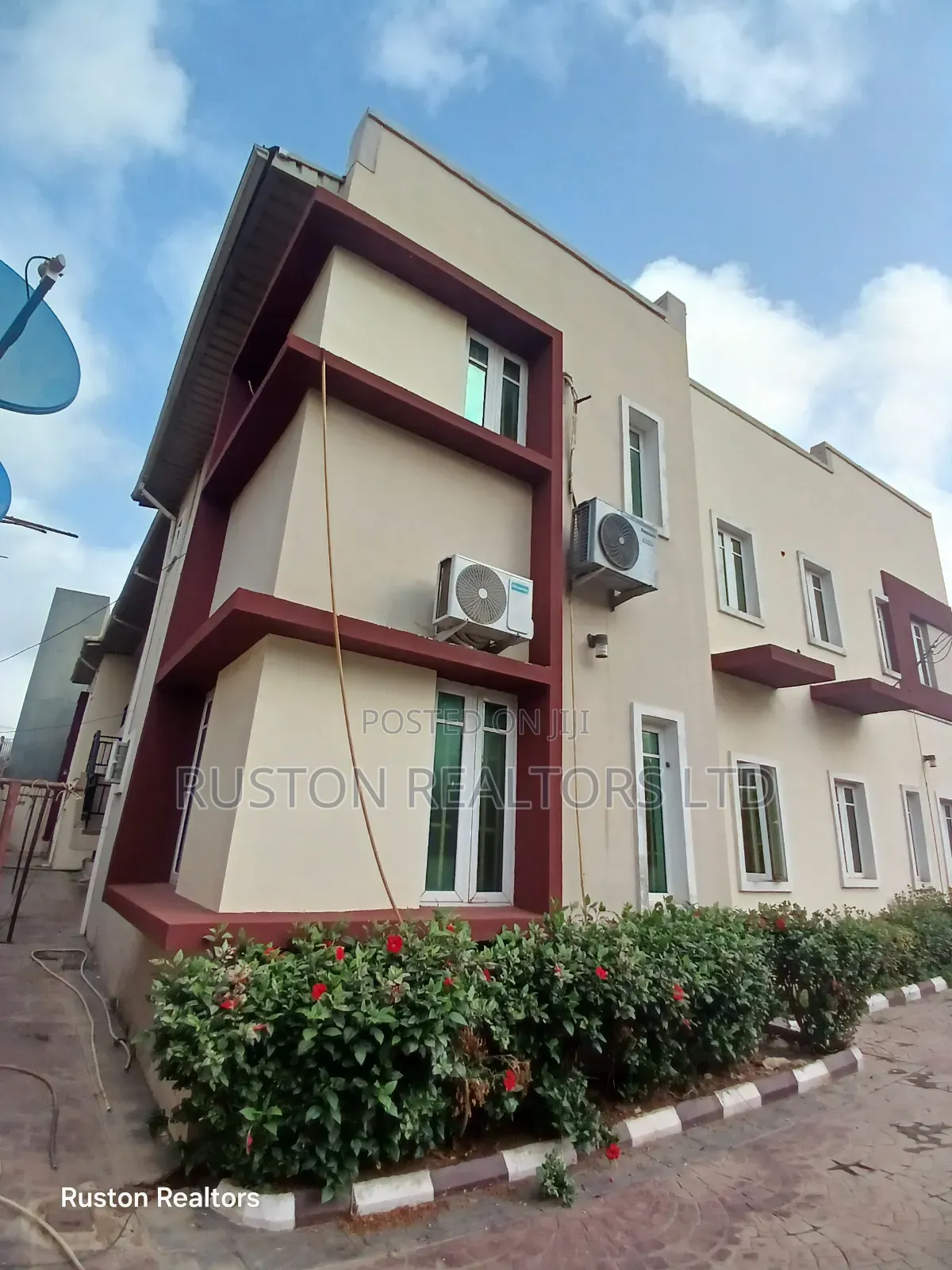 12bdrm Block of Flats in Akobo for sale in Akobo