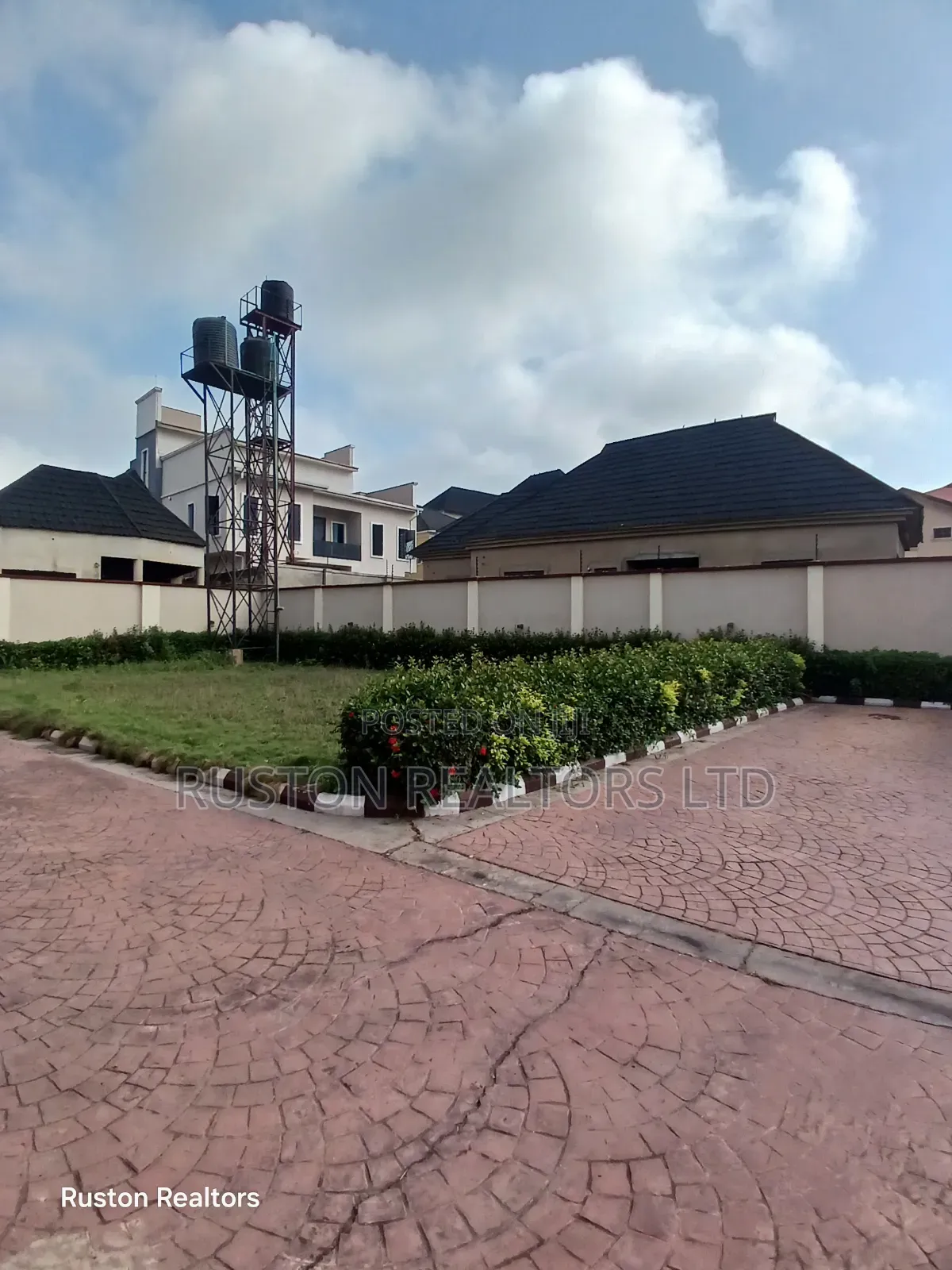 12bdrm Block of Flats in Akobo for sale in Akobo