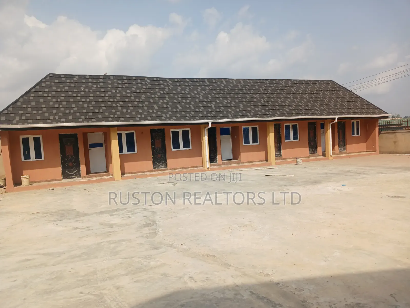 Warehouse Measuring About 1,800sm in CHallenge / Ibadan