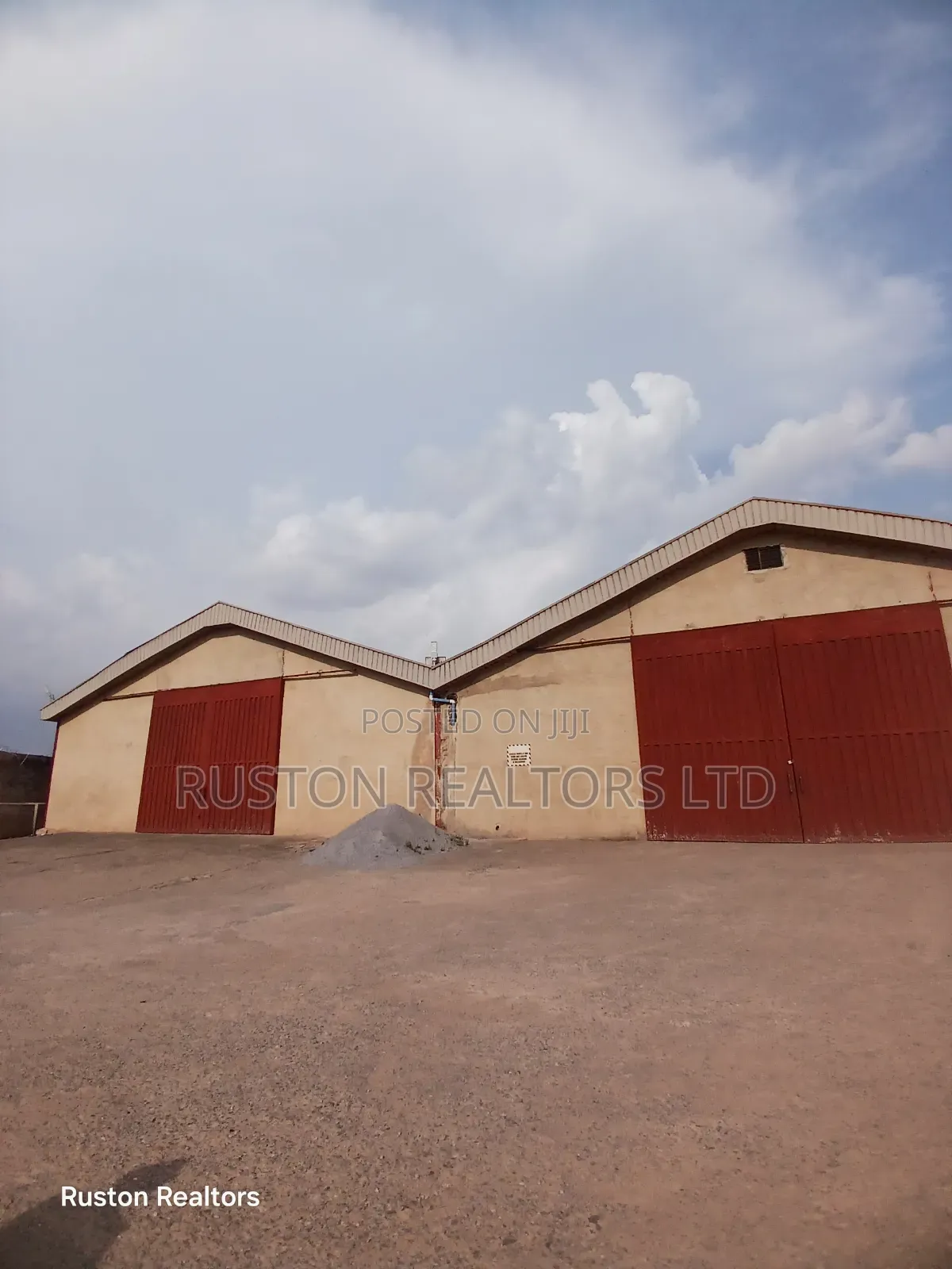 Warehouse Measuring About 1000sm in CHallenge / Ibadan