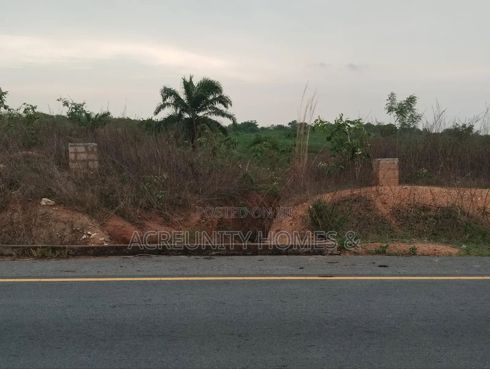 5 Acres of Commercial Land in Prime Area,Iseyin-Ogbomoso Way Oyo State in Iseyin