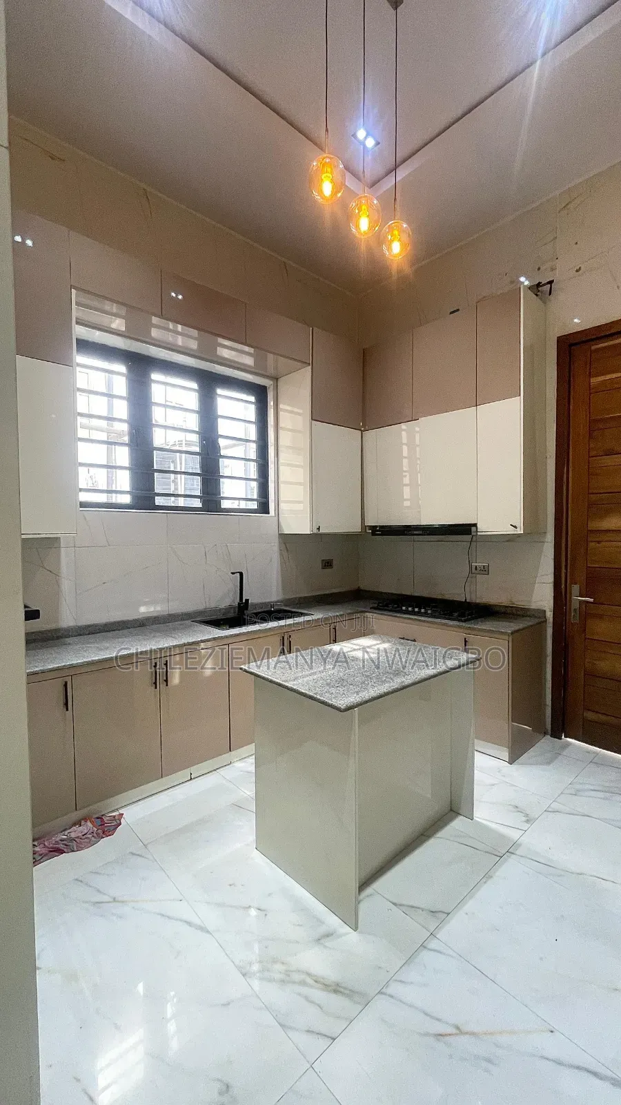 4bdrm Duplex in Agungi for rent in Agungi