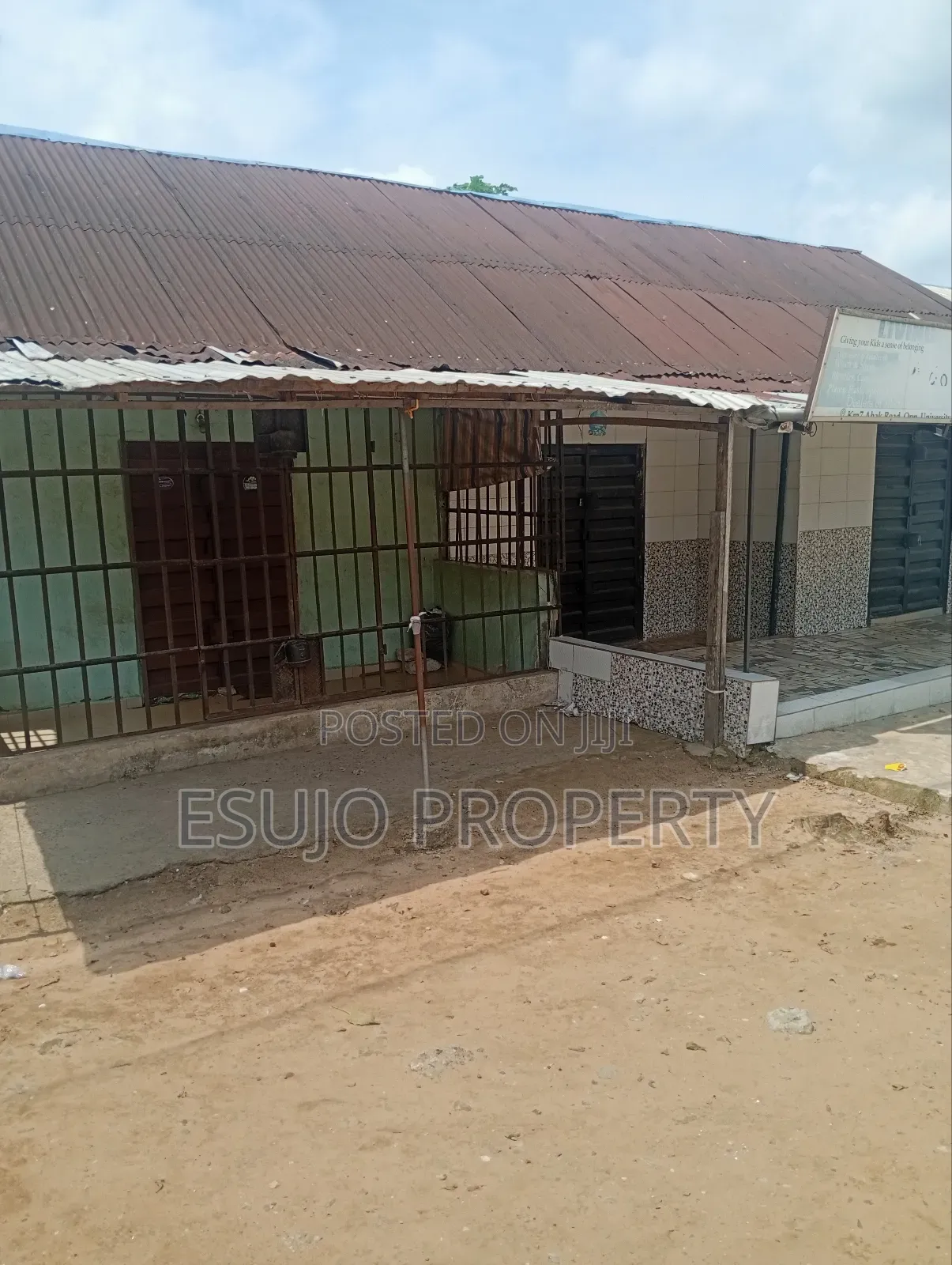 10bdrm Room & Parlour in Abak Road, Uyo for sale in Uyo