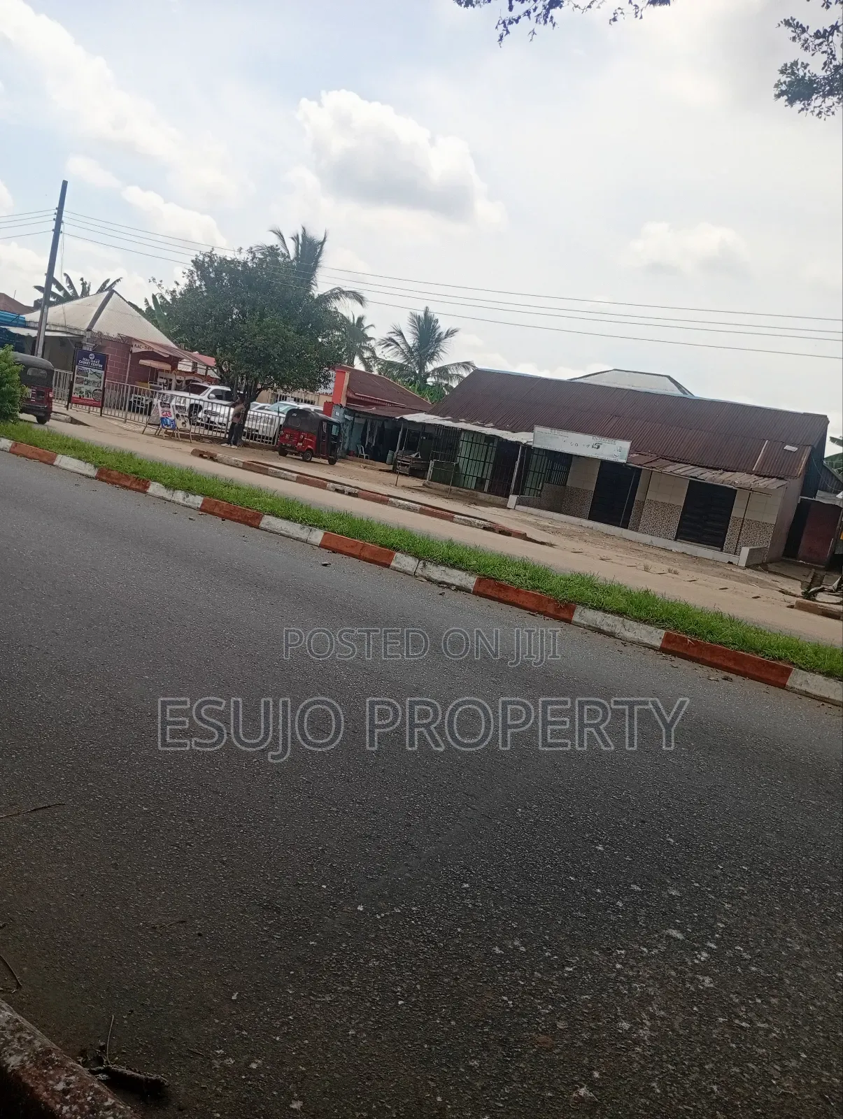 10bdrm Room & Parlour in Abak Road, Uyo for sale in Uyo