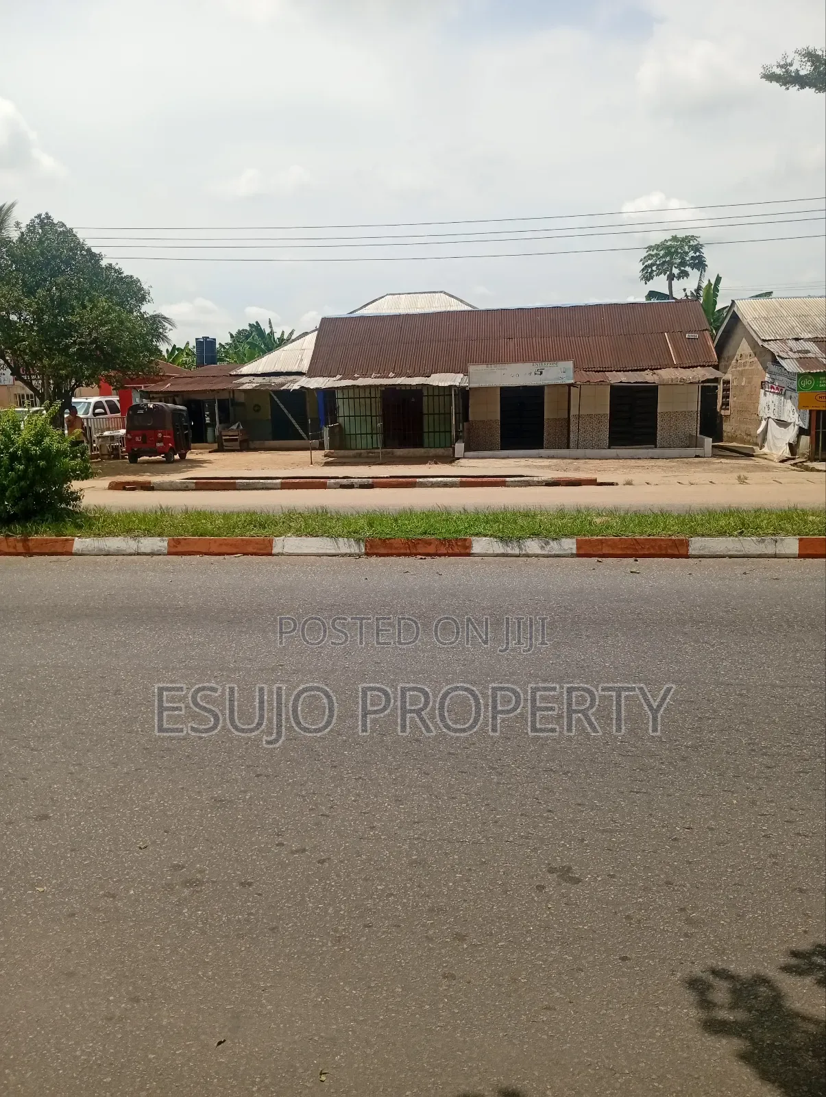 10bdrm Room & Parlour in Abak Road, Uyo for sale in Uyo