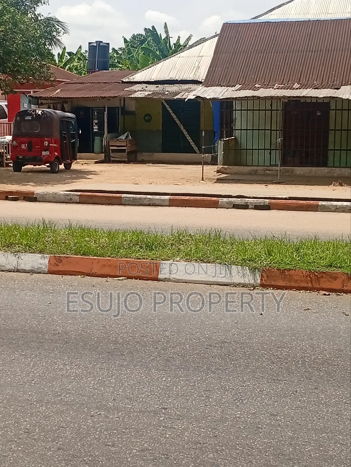 10bdrm Room & Parlour in Abak Road, Uyo for sale in Uyo
