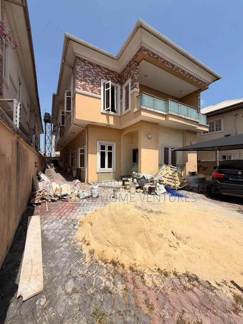 5 Bedroom Commercial Duplex to Let in Lekki Phase One in Lekki Phase 1