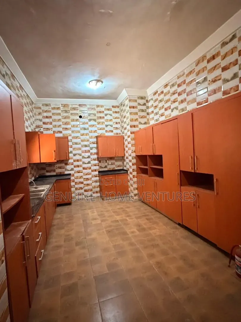 5 Bedroom Commercial Duplex to Let in Lekki Phase One in Lekki Phase 1