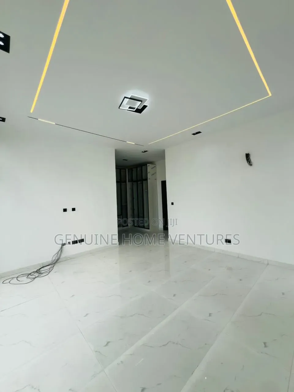 5bdrm Duplex in Chevron for sale in Chevron