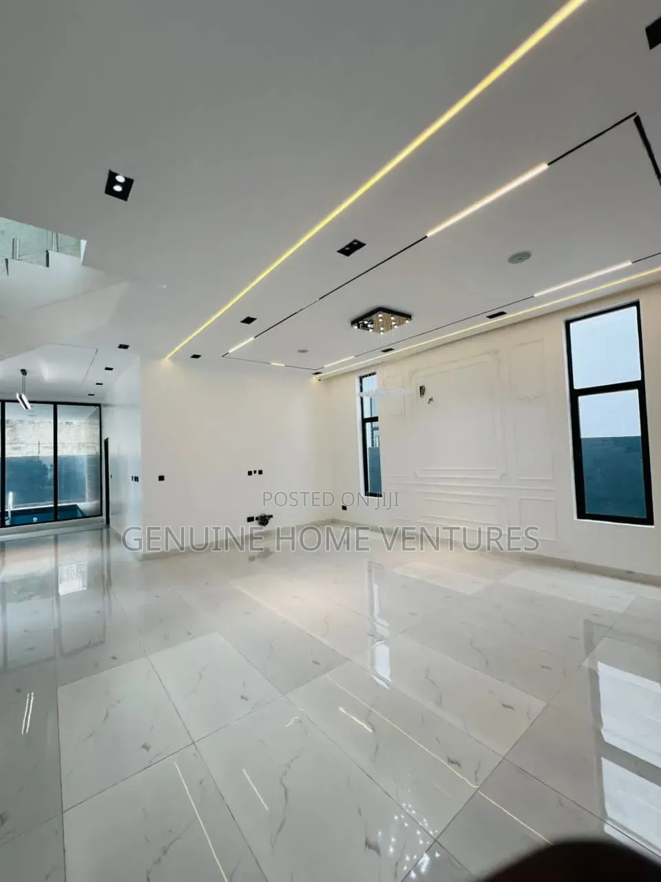 5bdrm Duplex in Chevron for sale in Chevron