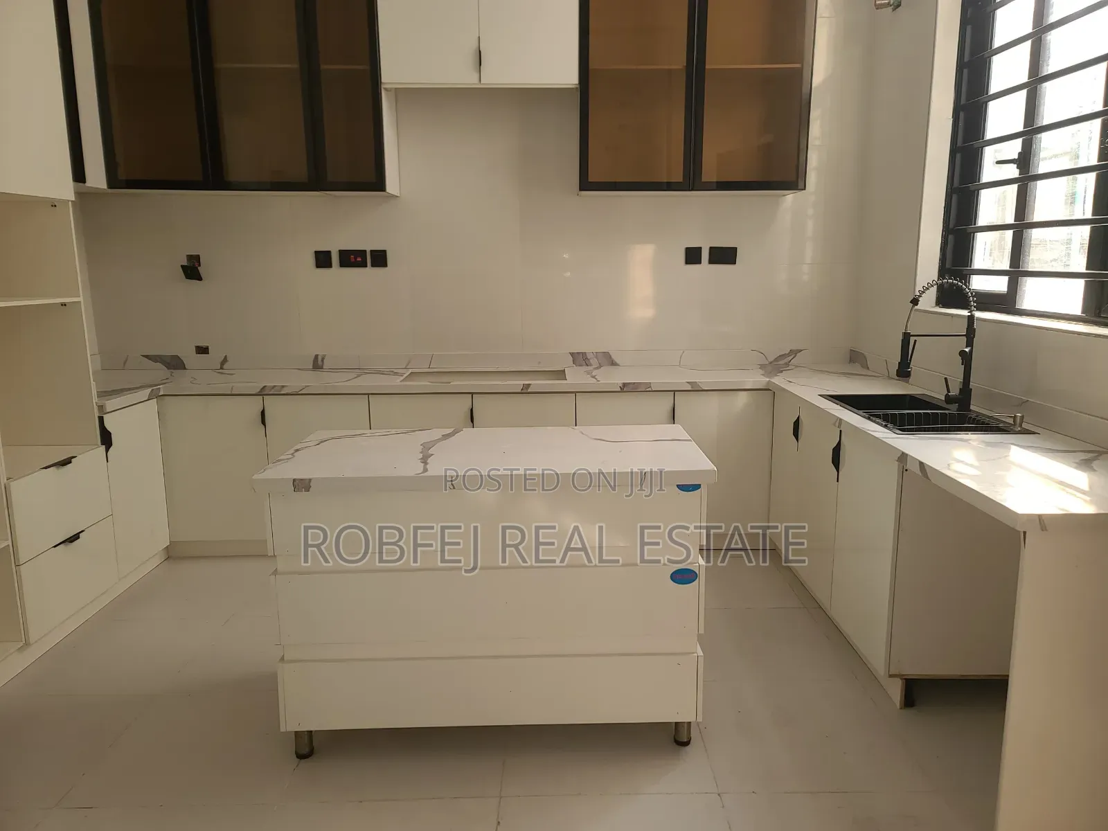 4bdrm Duplex in Greenland Estate for sale in Graceland Estate