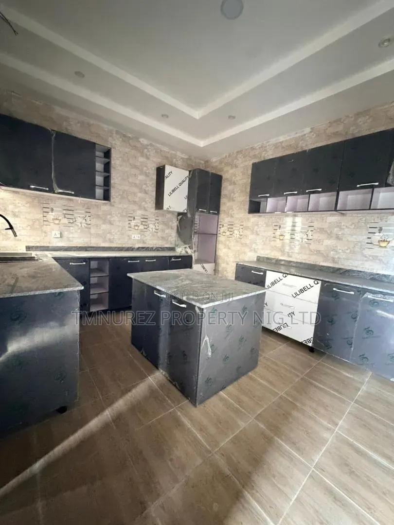 4bdrm Duplex in Surulere for sale in Papa Ajao / Surulere