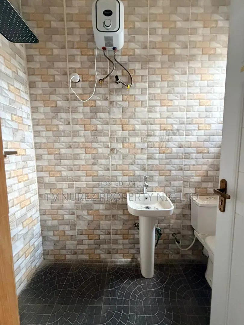 4bdrm Duplex in Surulere for sale in Papa Ajao / Surulere