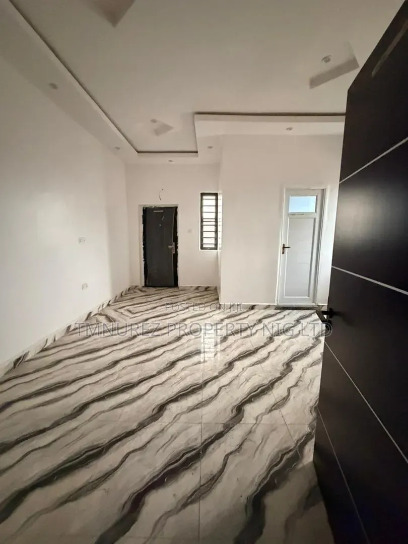4bdrm Duplex in Surulere for sale in Papa Ajao / Surulere