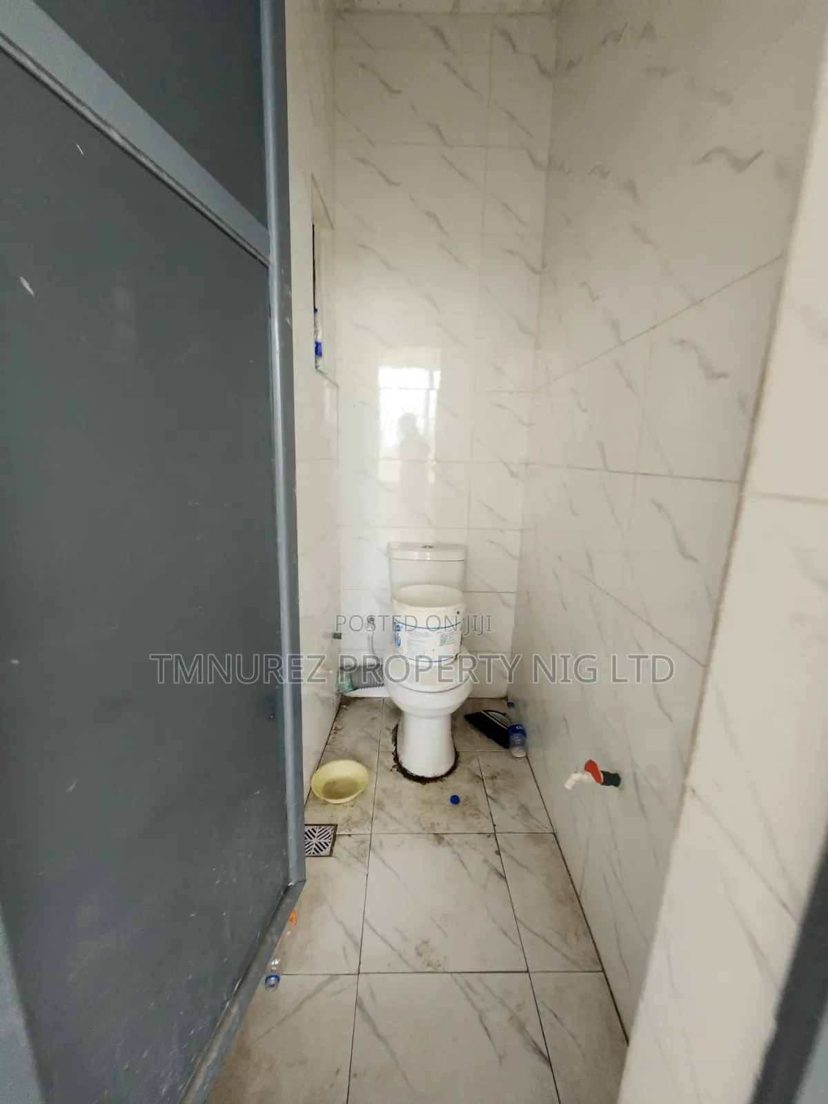 Shop Showroom for Rent at VGC in a Busy Place in Iseri Olofin