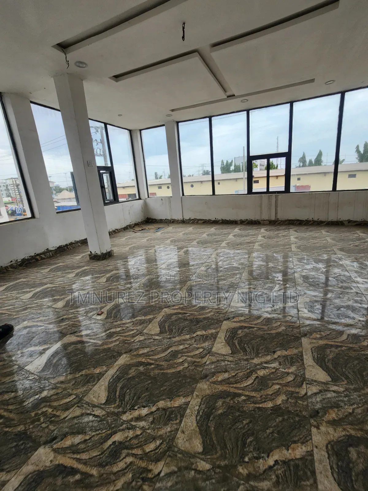 Shop Showroom for Rent at VGC in a Busy Place in Iseri Olofin