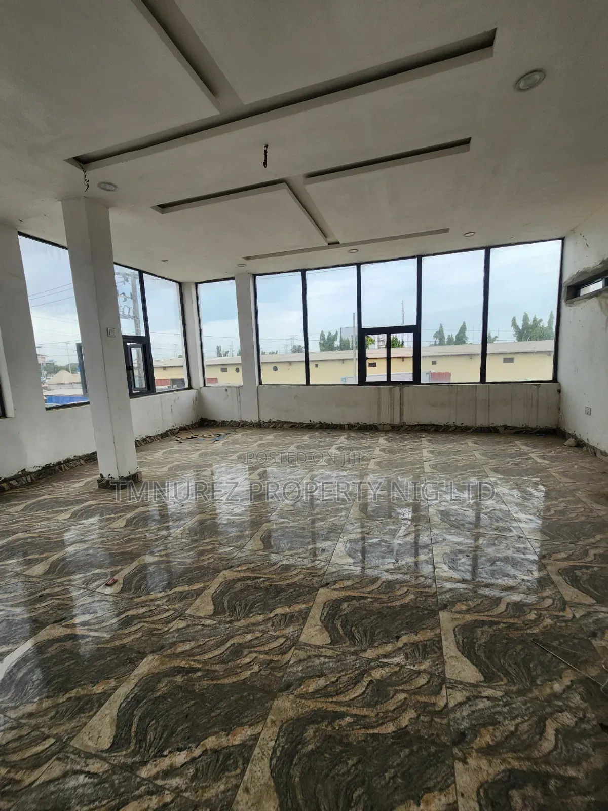 Shop Showroom for Rent at VGC in a Busy Place in Iseri Olofin